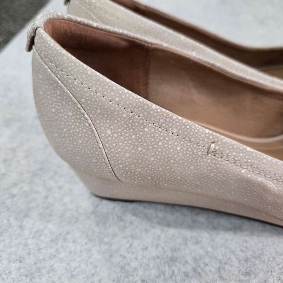 🐢 Clarks Artesian Size 8 2" Wedge Tan - Picture 7 of 17